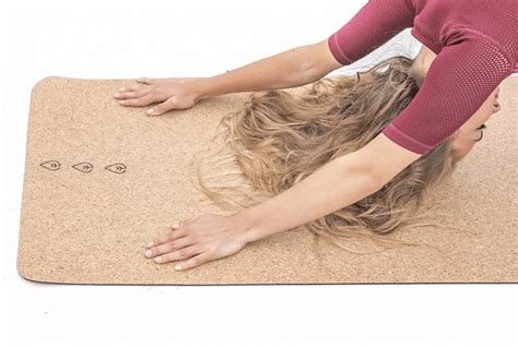 How to Clean Cork Yoga Mat: A Comprehensive Guide to Maintaining Your Eco-Friendly Companion